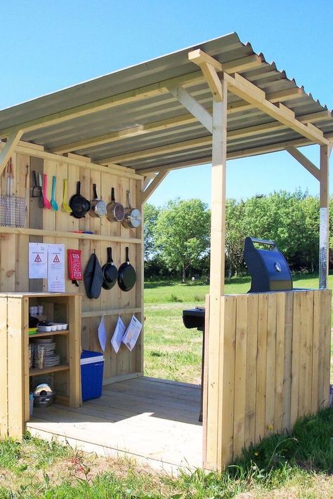 Bbq Shed, Patio Privacy, Cottage Shabby Chic, Backyard Diy Projects, Diy Outdoor Kitchen, Outdoor Diy, Deck Furniture, Backyard Projects, Outdoor Deck