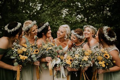 Wedding Advice for a Boho Wedding - Bridesmaids with flower crowns and wildflower bouquets Boho Wedding Bridesmaids, Wildflower Bouquets, Boho Wedding Ideas, Flower Crown Bridesmaid, Boho Flower Crown, Flower Crown Wedding, Wedding Boho, Fall Wedding Colors, Wedding Planning Advice