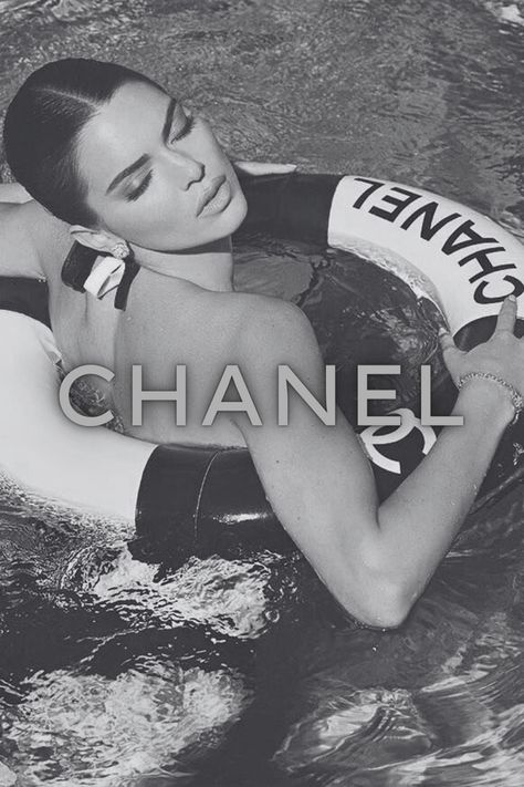 Aesthetic Kendall Jenner, Kendall Jenner Wallpaper, Coco Chanel Poster, Kendall Jenner Aesthetic, Kendall Jenner Modeling, Chanel Wallpaper, Chanel Poster, Kendall Jenner Chanel, Miami Houses