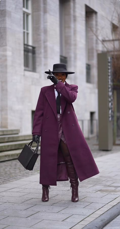 Monochromatic Winter Outfits, Monochromatic Outfit Aesthetic, Gamine Essence, Winter Outfits Black Women, Classy Fashion Chic, Burgundy Coat, Monochromatic Style, Style Uniform, Fit Board