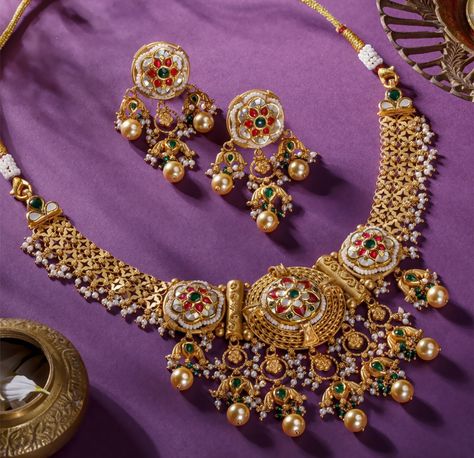 Jadtar Pendant Set, Tanishq Jewellery Gold Necklaces, Jadtar Set, Tanishq Jewellery, Gold Jewelry Prom, Unique Gold Jewelry, Unique Gold Jewelry Designs, Gold Jewelry Designs, Traditional Necklace