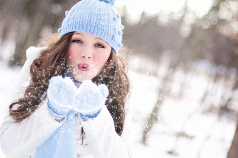 Christmas photo ideas for great holiday photography Winter Senior Pictures, Winter Portraits, Snow Pictures, Snow Photography, Winter Photoshoot, Photographs Ideas, Winter Photo, Winter Photos, Foto Tips