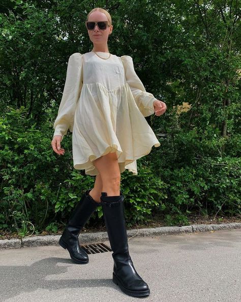 How Fashion Girls Are Wearing Their Pretty Dresses and Boots This Summer Tall Boots Outfit, Riding Boot Outfits, Summer Boots Outfit, Riding Boots Fashion, Chic Outfit Ideas, Outfit Ideas For Women, Black Boots Tall, Influencers Fashion, Romantic Dress