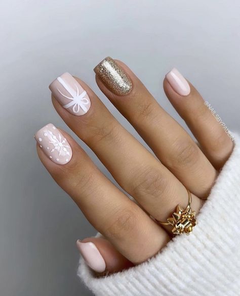 Gel Nail Colors For Winter 2023, Christmas Nails 2022, Red Christmas Nails, Nails Gold, Christmas Nails Easy, Nails 2022, Christmas Gel Nails, Beige Nails, Christmas Nails Acrylic