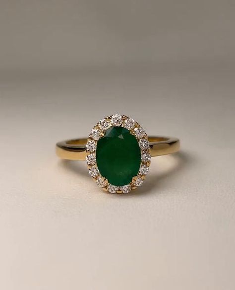 Ruby And Emerald Necklace Indian, Antique Emerald Ring Gold, Stone Ring Design Gold For Women, Colour Stone Rings, Emerald Ring Designs For Women, Emerald Ring Designs, Emerald Necklace Indian, Stone Rings Women, Gold Ring Design For Women