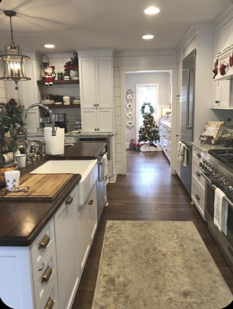 Suburban Home Renovation, Suburban Christmas Aesthetic, Suburban Kitchen Aesthetic, Family Kitchen Aesthetic, Suburban Christmas House, Suburban Family Home Interior, Suburban Home Decor, Suburban House Interior Kitchen, Winter Kitchen Aesthetic