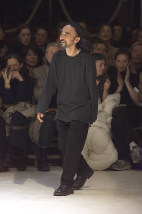 Yoji Yamamoto, Yohji Yamamoto Men, Chill Style, Origami Fashion, Guy Fits, Celebrity Culture, Stephane Rolland, Archive Fashion, Patterns Fashion