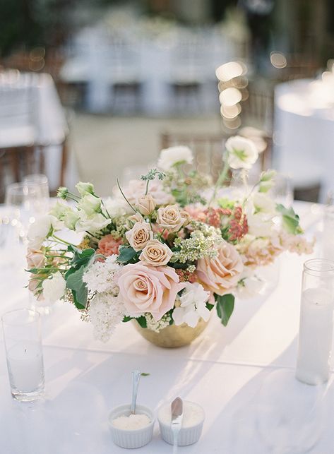 Soft Spring Flowers for a Fine Art Wedding Day  https://heyweddinglady.com/bridal-glam-meets-organic-florals-italian-inspired-wedding/      #wedding #weddings #weddinginspiration #fineartphotography #realwedding #brides #glamwedding #glam #galialahav #filmphotography #weddingday Italian Inspired Wedding, California Wedding Venue, Galia Lahav Wedding Dress, Wedding Flowers Sunflowers, Neutral Wedding Flowers, Bridal Glam, Simple Wedding Flowers, Romantic Wedding Flowers, Tan Wedding