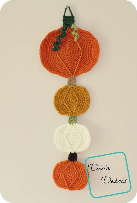 Pumpkin Wall Decoration free crochet pattern by DivineDebris.com Pumpkin Wall Hanging, Baby Boy Knitting Patterns Free, Crochet Fall Decor, Crochet Holiday, Pumpkin Wall, Crochet Embellishments, Fall Crochet Patterns, Crochet Wall Hangings, Halloween Crochet Patterns