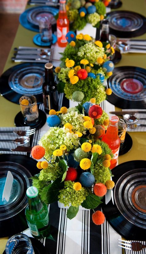 33 records used as chargers under clear plates From bows and arrows: retro! Beatles Centerpieces Ideas, Records As Charger Plates, Album Cover Centerpieces, Record Charger Plates, Retro Centerpieces, Retro Placemats, Motown Party, 70s Party Theme, Ideas Birthday Party