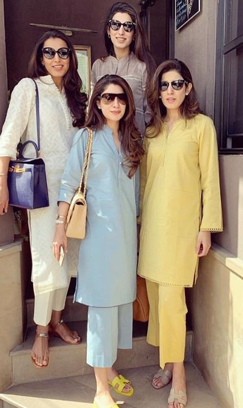 Pakistani Dresses Party Wear, Style Outfits Summer, Pakistani Dresses Party, Party Wear Casual, Summer Vibes Aesthetic, Pakistani Fashion Casual, Casual Indian Fashion, Office Wear Women, Pakistani Dresses Casual