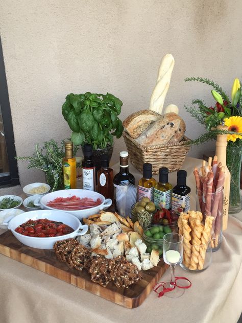 Bruschetta Bar Ideas, Bruschetta Platter, Charcuterie 101, Charcuterie Cart, Pasta Buffet, Bruschetta Bread, Bruschetta Bar, Bread Dipping, Italian Dinner Party