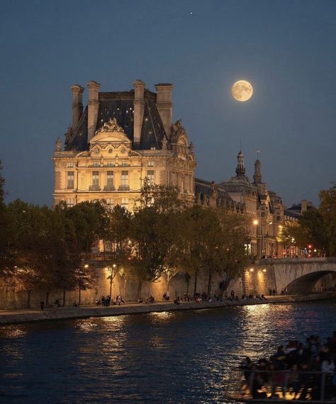 Paris Aesthetic, Dream City, City Aesthetic, Pretty Places, Travel Aesthetic, Yule, Full Moon, Travel Dreams, Paris France