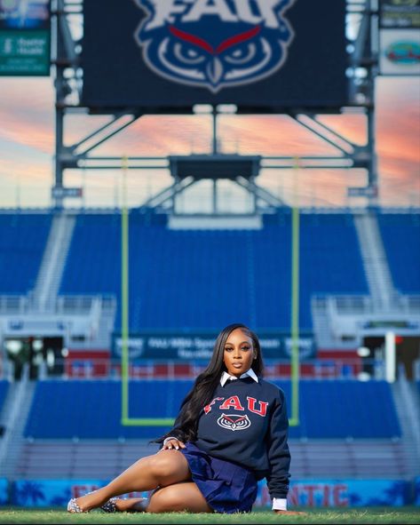 Football Stadium Graduation Pictures, Sports Graduation Pictures, Acceptance Photoshoot, Graduation Outfit College, School Photoshoot, College Grad Pictures, Black Cheerleaders, Graduation Shoot, College Graduation Photoshoot