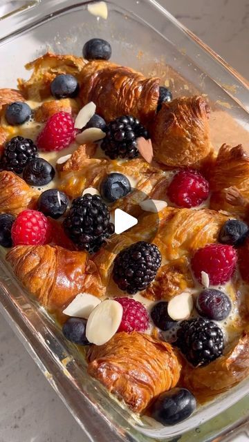 Cheryl Wakneen | food & lifestyle on Instagram: "🥐🫐🍓For anyone wondering how to make your breakfast mornings dreamier (not to mention easier)-

MIXED BERRY CROISSANT BAKE 💭 The flaky buttery croissant layers with the custard glaze poured over top will make anyone drool!! Fresh berries & almonds to make it even more delicious. You can prep this the night before & pop in the oven in the morning or just make it the day of, just letting 20 min for the custard to swim in the crossiant 😉 ib: @naraaziza 

Ingredients- 
4 regular sized crossiant
1 cup heavy cream (for dairy-free you can try full-fat coconut milk) 
4 eggs 
I orange zested 
1 tsp cinnamon 
1 tsp vanilla extract 
1/4 tsp almond extract 
1 tbsp maple syrup 
pinch of salt 
Mixed fresh berries about 1/2-1 cup 
1/4 cup sliced almond Mixed Berry Croissant Bake, 12 Tomatoes Orange Croissant Breakfast Bake, Berry Croissant Bake, Orange Marmalade Croissant Bake, Croissant Berry Breakfast Casserole, Christmas Morning Recipes, Breakfast Casserole With Bread, French Toast Waffles, Berry Breakfast