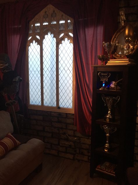 Harry Potter  Hogwarts window  Birthday decor  Magalie Sarnataro’s Props Hogwarts Window, Harry Potter Dorm Room, Hogwarts Dorm Room, Harry Potter Living Room, Hogwarts Dorm, Harry Potter Theatre, Hogwarts Halloween, Rental Bedroom, Hogwarts Room