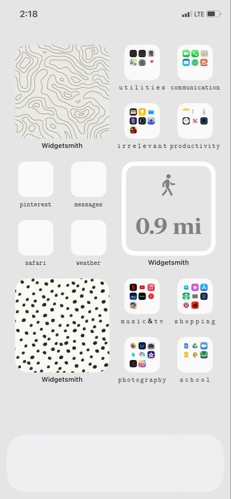 Best Phone Organization, Cute Iphone Screen Layout, Ios Aesthetic Home Screen Ideas, Simple Ios 16 Homescreen Ideas, Iphone 12 Homescreen Layout, Ios 16 Home Screen Layout Ideas, Simple Ios 16 Wallpaper, Ios 16 Homescreen Ideas Aesthetic, Cute Lock Screen Ideas Ios 16