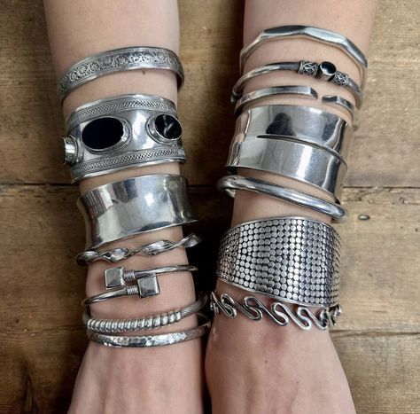 Silver Collection, Dope Jewelry, Chunky Jewelry, Jewelry Fashion Trends, Funky Jewelry, Jewelry Lookbook, Stacked Jewelry, Dream Jewelry, Jewelry Inspo