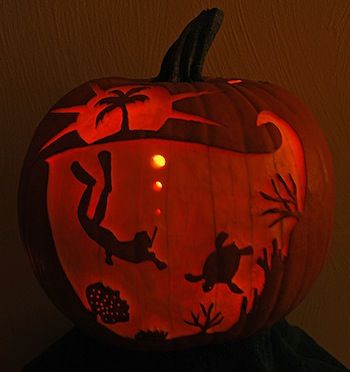 Decorating pumpkins is one of my favorite fall activities. Get inspired to go big with these 16 amazing pumpkin carvings! Cute Pumpkin Carving, Disney Pumpkin Carving, Pumkin Carving, Halloween Pumpkin Carving Stencils, Pumpkin Carving Contest, Creative Pumpkin Carving, Amazing Pumpkin Carving, Disney Pumpkin, Pumpkin Carving Designs