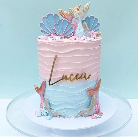 Pastel Under The Sea Cake, Mermaid Birthday Party Mom Outfit, Ocean Cake Ideas Simple, Simple Under The Sea Cake, Mermaid First Birthday Cake, Simple Mermaid Birthday Cake, Pastel Mermaid Cake, Seashell Birthday Cake, Simple Mermaid Cake