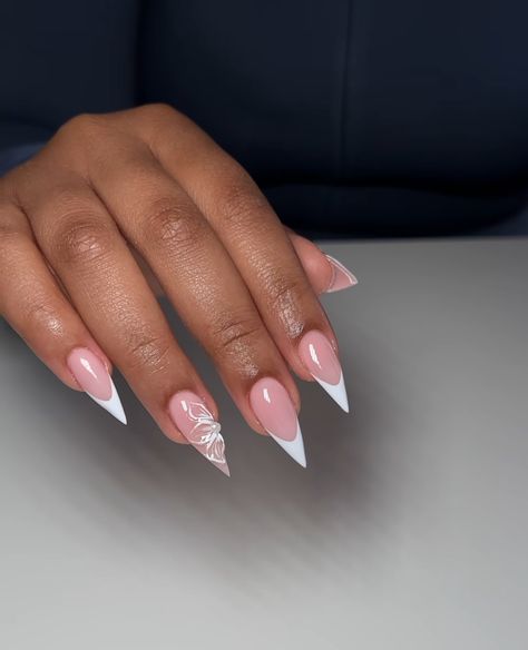 Minimalist Stilleto Nails, White French Tip Stilleto Nails, Powder White Nails With Design, Ombre Stiletto Nails Short, Pink White Nails Design, Birthday Nails Stiletto Medium, Stilleto Nail Idea Short, Engagement Nails Black Women, Birthday Nails Stiletto Short