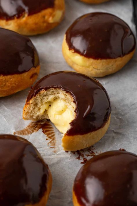 Boston Crème Donut, Gluten Free Boston, Gluten Free Air Fryer Recipes, Donuts Aesthetic, Boston Cream Donut, Glazed Cake, Cream Filled Donuts, Cake Donuts Recipe, Pastry Cream Recipe