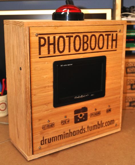 Build your own Raspberry Pi photo booth #piday #raspberrypi @Raspberry_Pi Cool Electronic Gadgets, Diy Fotokabine, Gif Photo Booth, Raspberry Pi Projects, Photos Booth, Pi Projects, 3d Printer Diy, Diy Photo Booth, Arduino Projects