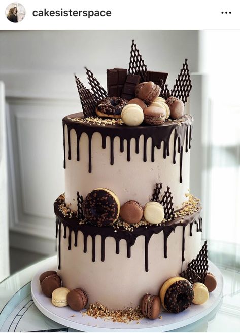 Rich Birthday Cake, Duper Cake, Birthday Donuts, Cake Design Ideas, Drip Cake, Pretty Birthday Cakes, Drip Cakes, Sweet Food, Wedding Cake Ideas