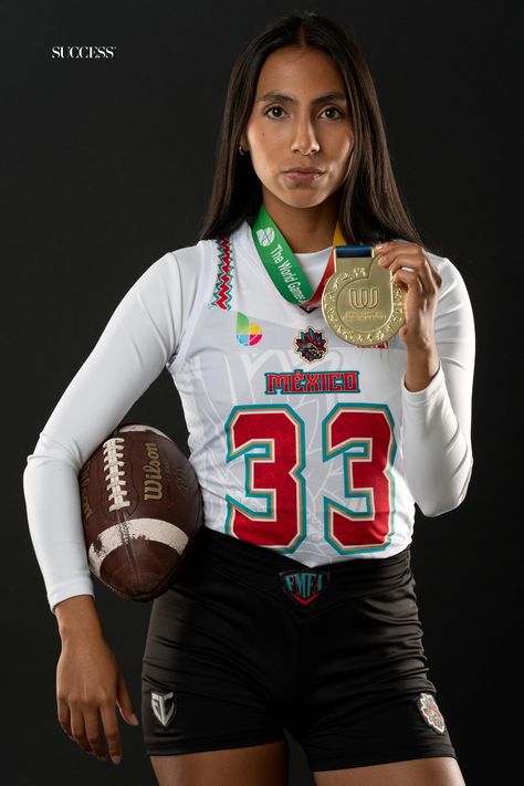 Diana Flores moves so quickly you could miss her—but that would be a mistake. Flores is the captain and quarterback of the Mexico National Flag Football team and the sport’s global ambassador in partnership with the NFL, the International Federation of American Football and Under Armour. She’s competed in several national and international tournaments, winning a flurry of awards, including four National Titles since 2017 and the Most Valuable Player Award at the 2022 World Games. Silly Drawings, Nfl Flag, Football Photography, American Football Players, Football Photos, Flag Football, Senior Pics, Female Poses, National Flag