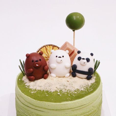 Mirai studio on Instagram: “We bare bears matcha crepe cake!! 🥰 We finally have a chance to do one for @grumpy.kaf and her sister🤗 . . . . . . . .  #miraistudio…” Kuchen Recipes Germany, We Bare Bears Cake, Matcha Crepe Cake, Kue Disney, Christmas Cupcakes Decoration, Holiday Treats Christmas, Christmas Treats For Gifts, We Bear Bears, Artist Cake