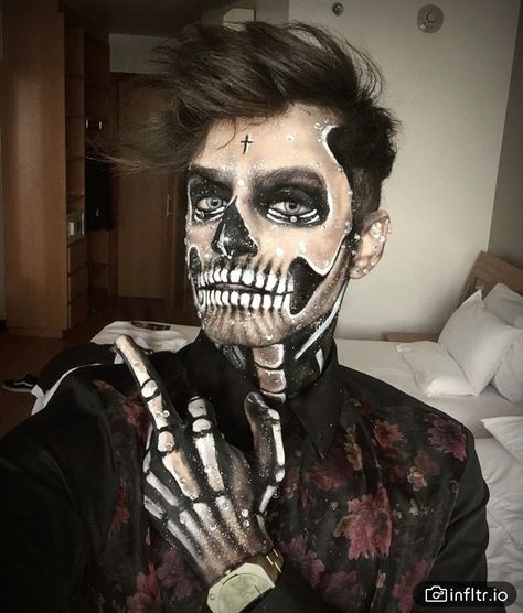 Makeup Guys, Skeleton Face Paint, Cool Couple Halloween Costumes, Guy Face, Catrina Makeup, Zombie Halloween Makeup, Monster Makeup, Skeleton Face, Skeleton Makeup