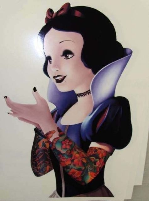 Bad Snow White Tattooed Disney Characters, White Sleeve Tattoo, Goth Snow White, Disney Characters Tattoos, Snow White Tattoos, Emo Disney, Evvi Art, Goth Disney, Punk Disney Princesses