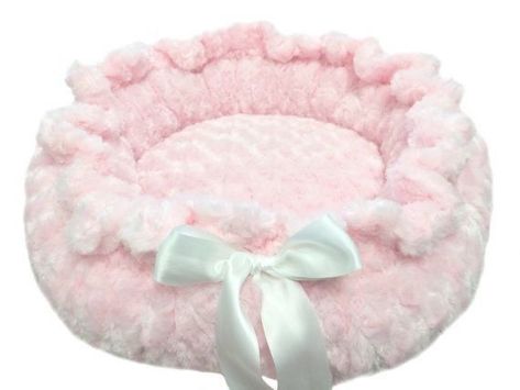 Dog Bed Pink, Pink Dog Beds, Puppy Items, Couleur Rose Pastel, Pink Pet, Pet Spaces, Kawaii Room, Pink Bedding, Cat Accessories