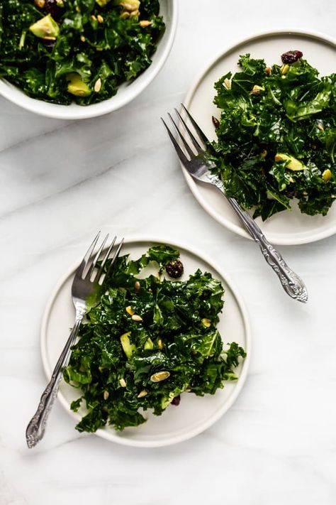 The best massaged kale salad - Choosingchia Massage Kale, Salad Photography, Kale Benefits Health, Massaged Kale Salad, Massaged Kale, Kale Salad Recipes, Big Magic, Vegan Salad Recipes, Vegan Meal Prep