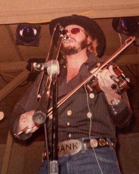 Mason Winfree on Instagram: “Hank Williams Jr. playin’ the fiddle in the 70s. #HankWilliamsJr #Fiddle #Country #Outlaw Photo: Hank Williams Museum” Aesthetic Music Pictures, Western Wall Collage, 90s Crushes, 80s Retro Aesthetic, Door Collage, Country Picture, Orange Mountain, Hank Jr, Mountain S