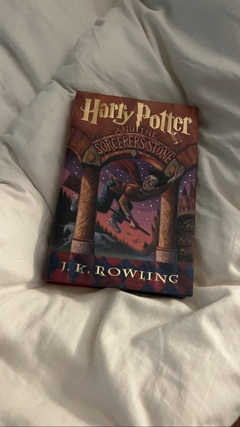 Harry Potter And The Sorcers Stone Book, Harry Potter Book 1 Aesthetic, Book Aesthetic Harry Potter, Reading Harry Potter Aesthetic, Harry Potter Book Aesthetic, Harry Potter Libros, Harry Potter Books Aesthetic, Harry Potter Book 1, Harry Potter Sorcerers Stone