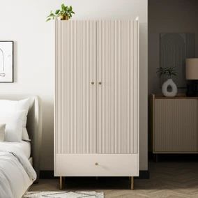 Scandi Style Bedroom Wardrobe, Round Wardrobe Design, Free Standing Wardrobe Ideas, Duco Finish Wardrobe, Scandinavian Wardrobe Design, Simple Wardrobe Design, Scandinavian Wardrobe, Freestanding Wardrobe, Contemporary Luxe