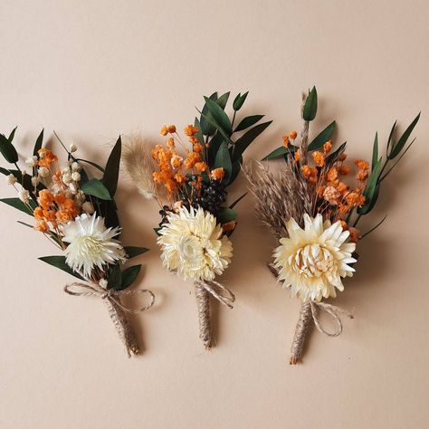 Fall Color Boutonniere, Fall Boutineer Ideas, Burnt Orange Boutonniere, Fall Groomsmen, Boutineer Ideas, Nikkah Ideas, Flower Favors, Orange Boutonniere, Floral Boutonniere