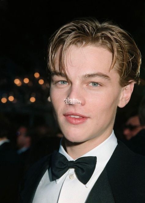 80s Haircuts, Leo Aesthetic, 90s Haircuts, Leonardo Dicaprio 90s, Middle Part Hairstyles, Leo Dicaprio, 90s Hairstyles, Corte De Cabelo Masculino, Aesthetic Look