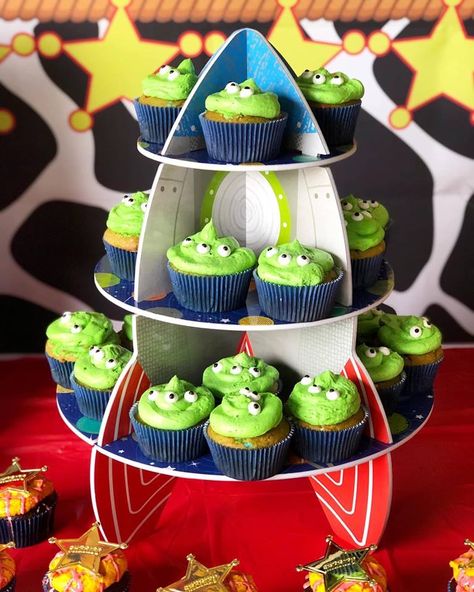 Buzz Lightyear Party Snacks, Toy Story Party Dessert Table, Buzz Lightyear First Birthday, Toy Story Birthday Party Ideas Food Dessert Tables Buzz Lightyear, Two Infinity And Beyond Birthday Buzz, Toy Story 1st Birthday Party Ideas Girl, Toy Story Birthday Table Centerpieces, Toy Story Alien Cupcakes, Toy Story Alien Party