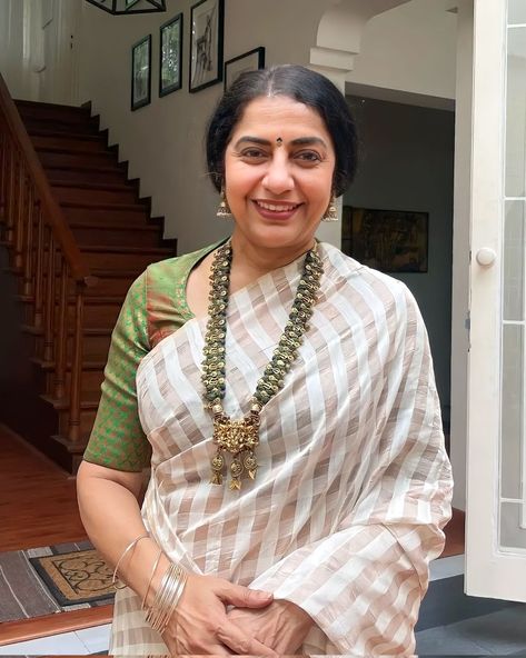 Suhasini Actress, Suhasini Maniratnam, Glam Photoshoot, Fancy Blouse, Saree Models, Blouse Models, Sari Blouse, Fancy Blouses, Fancy Blouse Designs