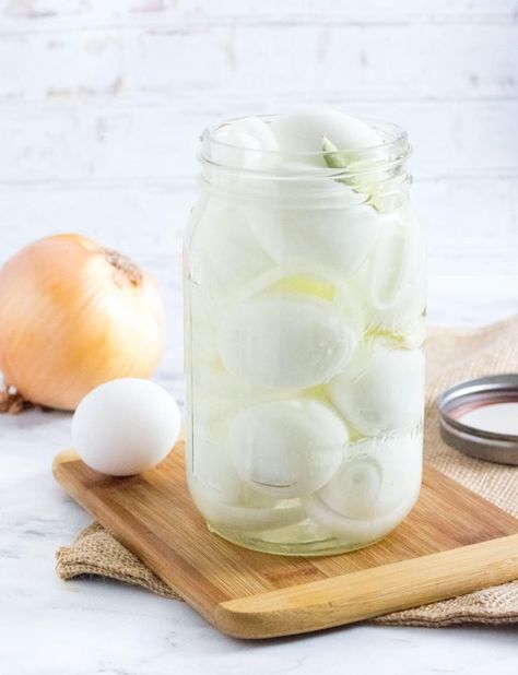 Homemade Pickled Eggs, Diy Pickled Eggs, Pickled Eggs Old Fashioned, Egg Canning, Southern Pickled Eggs, How To Pickle Eggs Recipes Hard Boiled, German Pickled Eggs, Shelf Stable Pickled Eggs, Best Pickled Eggs Recipes