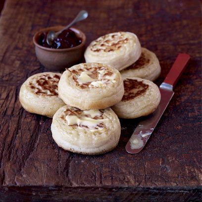 Paul Hollywood's crumpets recipe. For the full recipe, click the picture or visit RedOnline.co.uk Paul Hollywood Bread, Paul Hollywood Recipes, Crumpet Recipe, Paul Hollywood, British Bake Off, British Baking, Mary Berry, Great British Bake Off, Crumpets