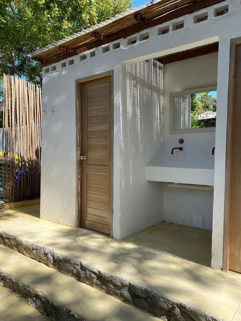 Farm Toilet Ideas, Outdoor Washroom Design, Outdoor Toilet Design Modern, Toilet Exterior Design, Simple Outdoor Bathroom, Small Outdoor Bathroom Design, Outdoor Bathrooms Toilet, Outdoor Bathroom Door, Outside Restroom Ideas