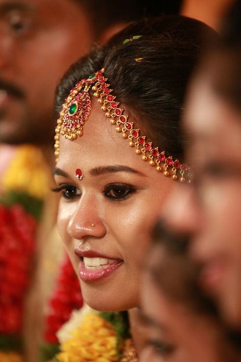 Nethi Chutti Brides, Nethi Chutti, Candid Pictures, Big Forehead, Bride Jewelry, Gold Bride Jewelry, Bride Jewellery, Gold, Quick Saves