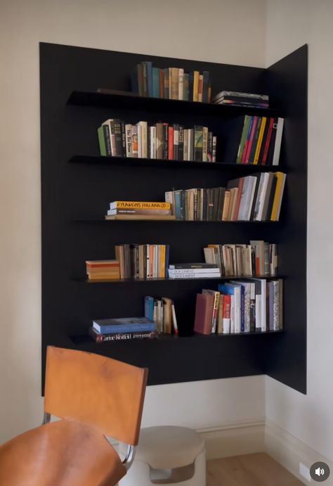 Minimalist Bookshelves, Contemporary Modern House, Elegant Interior Design, Contemporary Apartment, Apartment Aesthetic, Apartment Style, Deco Furniture, House Room, Living Room Colors