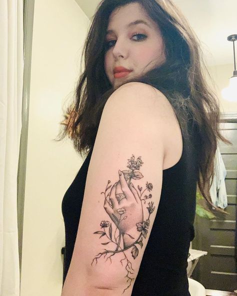 Lucy Dacus on Instagram: “new ink by @ellentattoos thank you so much Ellen 🥲 henbit, buttercup, clover, and the ring my birth grandmother gave me on the day we met,…” Tattoo Ideas For Woman, Cast Band, The Day We Met, Lucy Dacus, Trending Tattoo, Me And My Dog, Love Lucy, Great Tattoos, I Love Lucy