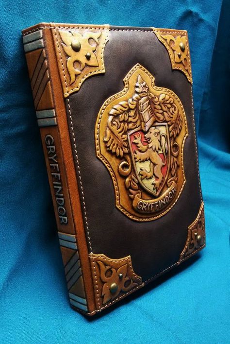 Book Cover Harry Potter, Harry Potter Notebook, Harry Potter Planner, Harry Potter Book Covers, Cover Harry Potter, Leather Planner Cover, Personalized Leather Notebook, Stile Harry Potter, Harry Potter Book