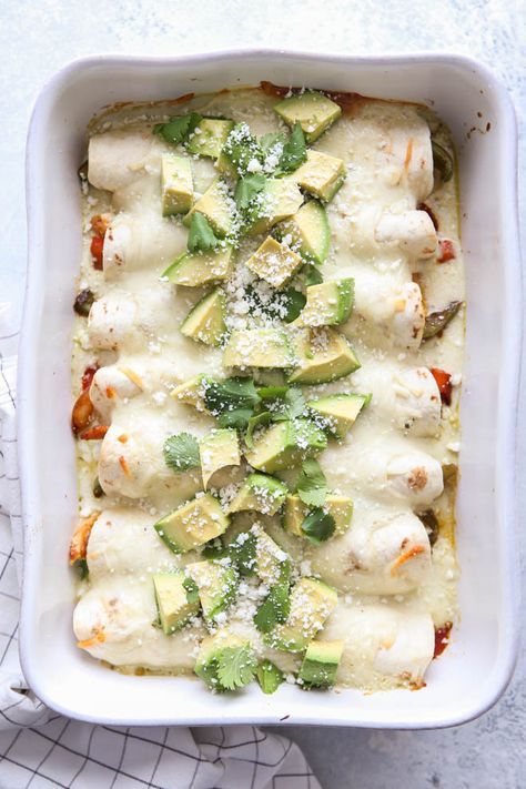 Fajita Enchiladas, Braised Chicken Recipes, Boiled Chicken Recipes, Cheesy Enchiladas, Can Chicken Recipes, Gourmet Chicken, Fun Dinner, Chicken Fajita, Chicken Fajitas