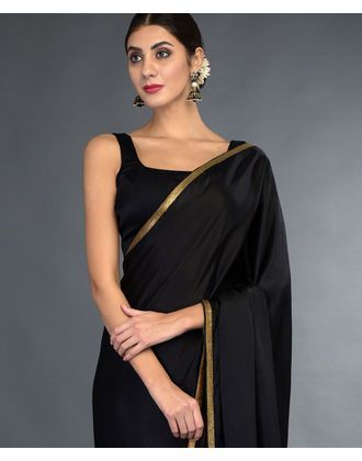 Simple Sari, Plain Sari, Saree Catalogue, Black Sarees, Plain Sarees, Saree Jackets, Sarees For Girls, Wedding Couture, Simple Saree Designs